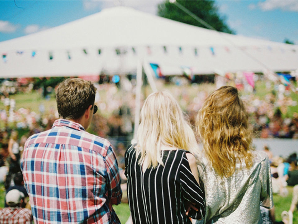 Studenten op een festival