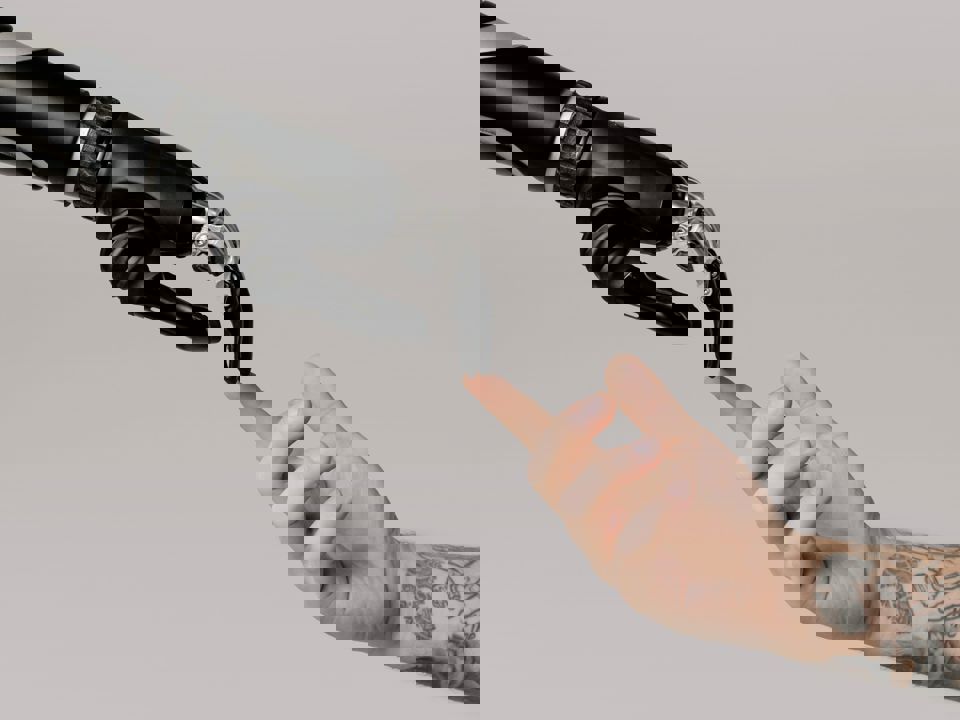 Robot Hand Met Menselijke Hand